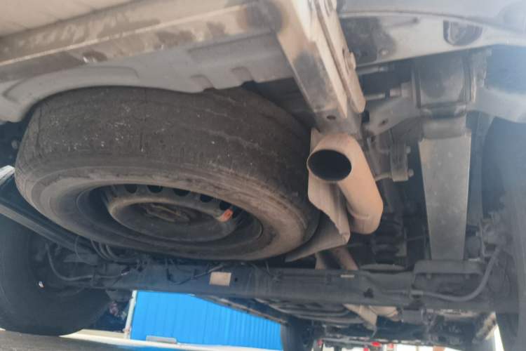 Used Ford Transit 2020 2.0T Diesel Multi-Function Commercial Vehicle Mid-Chassis Low-Roof Design with Dual Rear Doors Meeting China VI Emission Standards Chassis Rear