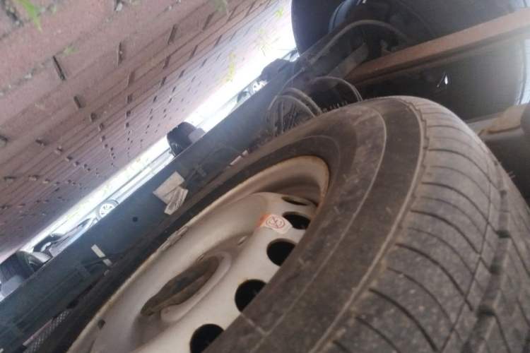 Used Ford Transit 2020 2.0T Diesel Multi-Function Commercial Vehicle Mid-Chassis Low-Roof Design with Dual Rear Doors Meeting China VI Emission Standards Chassis Rear