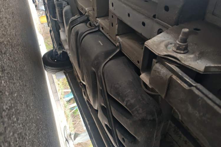 Used Ford Transit 2020 2.0T Diesel Multi-Function Commercial Vehicle Mid-Chassis Low-Roof Design with Dual Rear Doors Meeting China VI Emission Standards Chassis Rear Left