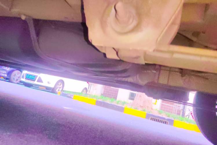 Used Ford Transit 2020 2.0T Diesel Multi-Function Commercial Vehicle Mid-Chassis Low-Roof Design with Dual Rear Doors Meeting China VI Emission Standards Chassis Rear Left