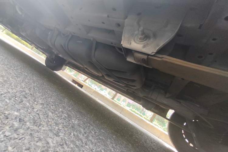 Used Ford Transit 2020 2.0T Diesel Multi-Function Commercial Vehicle Mid-Chassis Low-Roof Design with Dual Rear Doors Meeting China VI Emission Standards Chassis Rear Left