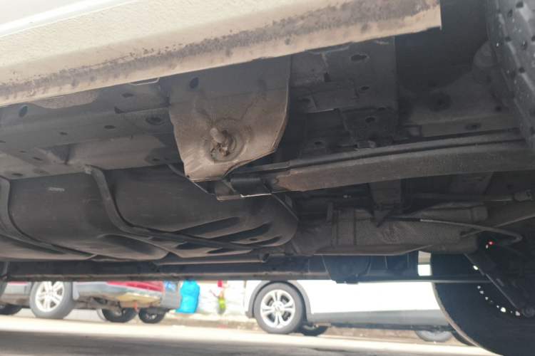 Used Ford Transit 2020 2.0T Diesel Multi-Function Commercial Vehicle Mid-Chassis Low-Roof Design with Dual Rear Doors Meeting China VI Emission Standards Chassis Rear Left