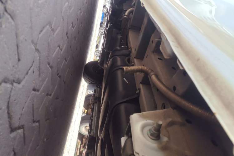 Used Ford Transit 2020 2.0T Diesel Multi-Function Commercial Vehicle Mid-Chassis Low-Roof Design with Dual Rear Doors Meeting China VI Emission Standards Chassis Rear Left