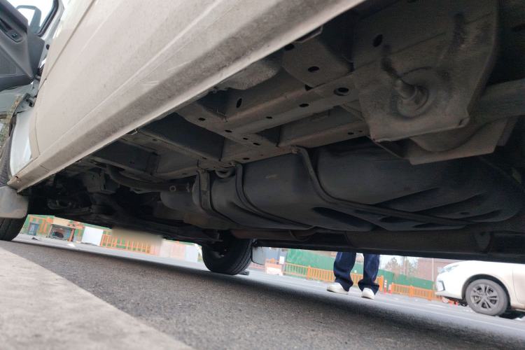 Used Ford Transit 2020 2.0T Gasoline Automatic Multi-Function Commercial Vehicle Mid-axle Low-roof Design with Dual Rear Doors Meeting China VI Emission Standards Chassis Rear Left