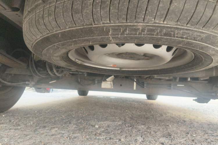 Used Ford Transit 2020 2.0T Diesel Multi-Function Commercial Vehicle Mid-Chassis Low-Roof Design with Dual Rear Doors Meeting China VI Emission Standards Chassis Rear