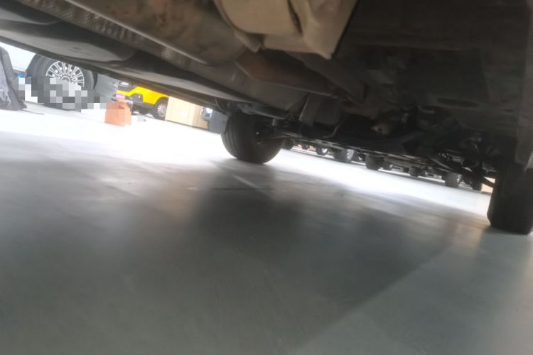 Used Ford Transit 2020 2.0T Diesel Multi-Function Commercial Vehicle Mid-Chassis Low-Roof Design with Dual Rear Doors Meeting China VI Emission Standards Chassis Rear Right