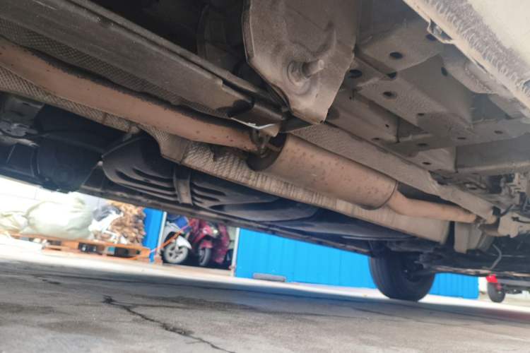 Used Ford Transit 2020 2.0T Diesel Multi-Function Commercial Vehicle Mid-Chassis Low-Roof Design with Dual Rear Doors Meeting China VI Emission Standards Chassis Rear Right