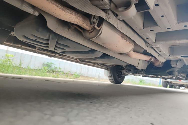 Used Ford Transit 2020 2.0T Diesel Multi-Function Commercial Vehicle Mid-Chassis Low-Roof Design with Dual Rear Doors Emission Standard China V Chassis Rear Right