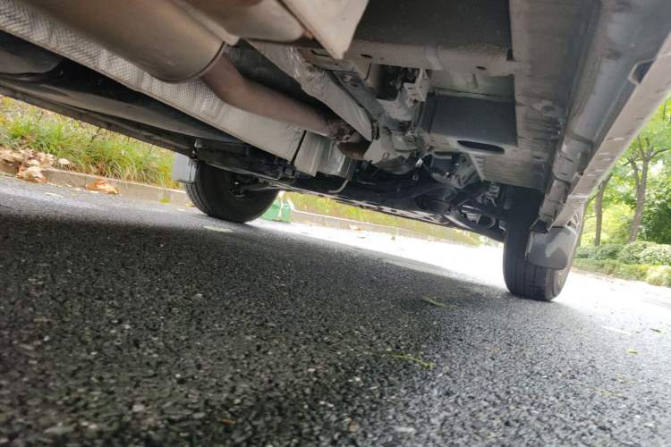 Used Ford Transit 2020 2.0T Diesel Multi-Function Commercial Vehicle Mid-Chassis Low-Roof Design with Dual Rear Doors Meeting China VI Emission Standards Chassis Rear Right