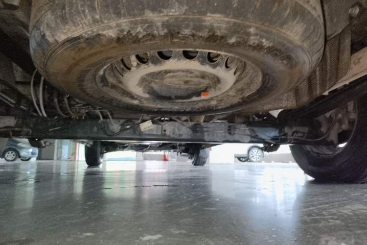 Used Ford Transit 2020 2.0T Diesel Multi-Function Commercial Vehicle Mid-Chassis Low-Roof Design with Dual Rear Doors Meeting China VI Emission Standards Chassis Rear