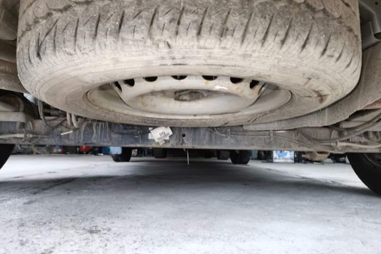 Used Ford Transit 2020 2.0T Gasoline Automatic Multi-Function Commercial Vehicle Mid-axle Low-roof Design with Dual Rear Doors Meeting China VI Emission Standards Chassis Rear