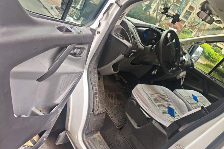 Used Ford Transit 2020 2.0T Diesel Multi-Function Commercial Vehicle Mid-Chassis Low-Roof Design with Dual Rear Doors Meeting China VI Emission Standards Driver Seat