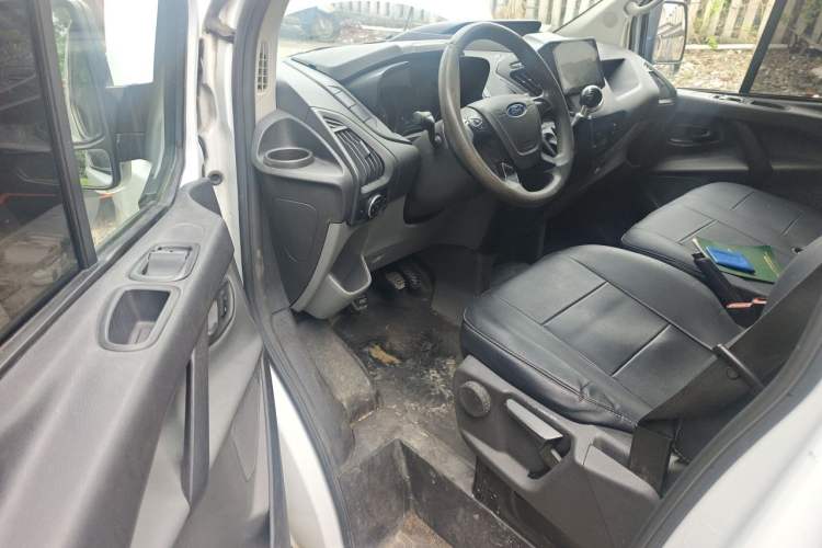 Used Ford Transit 2020 2.0T Diesel Multi-Function Commercial Vehicle Mid-Chassis Low-Roof Design with Dual Rear Doors Meeting China VI Emission Standards Driver Seat