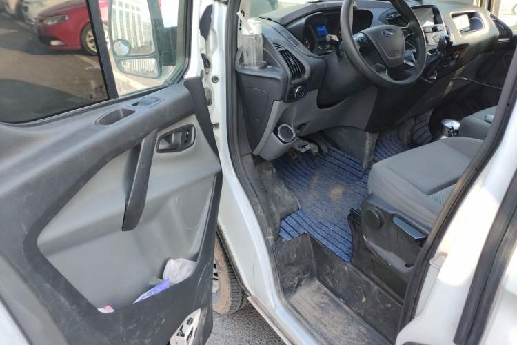 Used Ford Transit 2020 2.0T Gasoline Multi-Function Commercial Vehicle Mid-Drive Low-Roof Design with Dual Rear Doors Meeting China VI Emission Standards Driver Seat