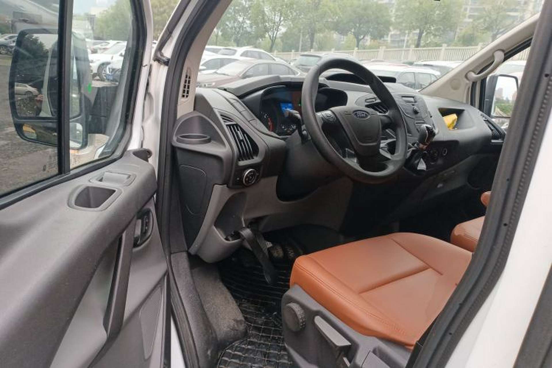 Used Ford Transit 2020 2.0T Diesel Multi-Function Commercial Vehicle Mid-Chassis Low-Roof Design with Dual Rear Doors Meeting China VI Emission Standards Driver Seat