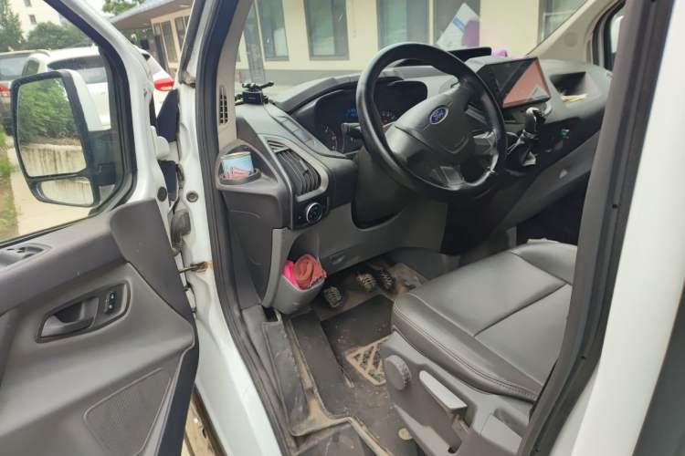 Used Ford Transit 2020 2.0T Diesel Multi-Function Commercial Vehicle Mid-Chassis Low-Roof Design with Dual Rear Doors Emission Standard China V Driver Seat