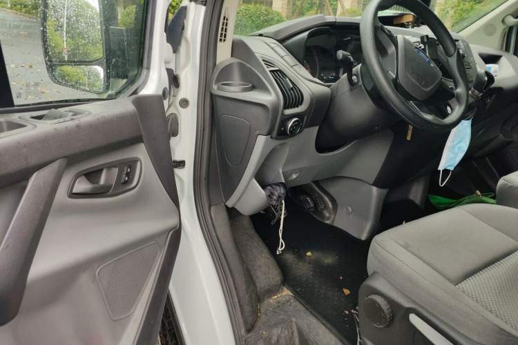 Used Ford Transit 2020 2.0T Diesel Multi-Function Commercial Vehicle Mid-Chassis Low-Roof Design with Dual Rear Doors Meeting China VI Emission Standards Driver Seat