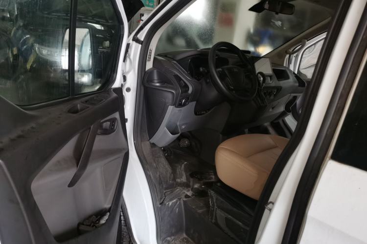 Used Ford Transit 2020 2.0T Gasoline Automatic Multi-Function Commercial Vehicle Mid-axle Low-roof Design with Dual Rear Doors Meeting China VI Emission Standards Driver Seat