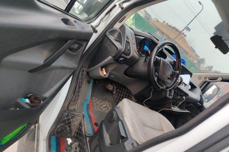 Used Ford Transit 2020 2.0T Gasoline Automatic Multi-Function Commercial Vehicle Mid-axle Low-roof Design with Dual Rear Doors Meeting China VI Emission Standards Driver Seat