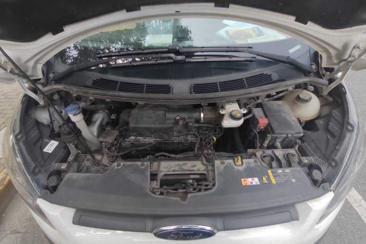 Used Ford Transit 2020 2.0T Diesel Multi-Function Commercial Vehicle Mid-Chassis Low-Roof Design with Dual Rear Doors Meeting China VI Emission Standards Engine Bay