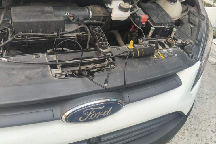 Used Ford Transit 2020 2.0T Diesel Multi-Function Commercial Vehicle Mid-Chassis Low-Roof Design with Dual Rear Doors Meeting China VI Emission Standards Engine Bay Left