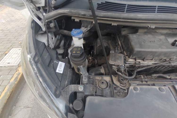 Used Ford Transit 2020 2.0T Diesel Multi-Function Commercial Vehicle Mid-Chassis Low-Roof Design with Dual Rear Doors Meeting China VI Emission Standards Engine Bay Right