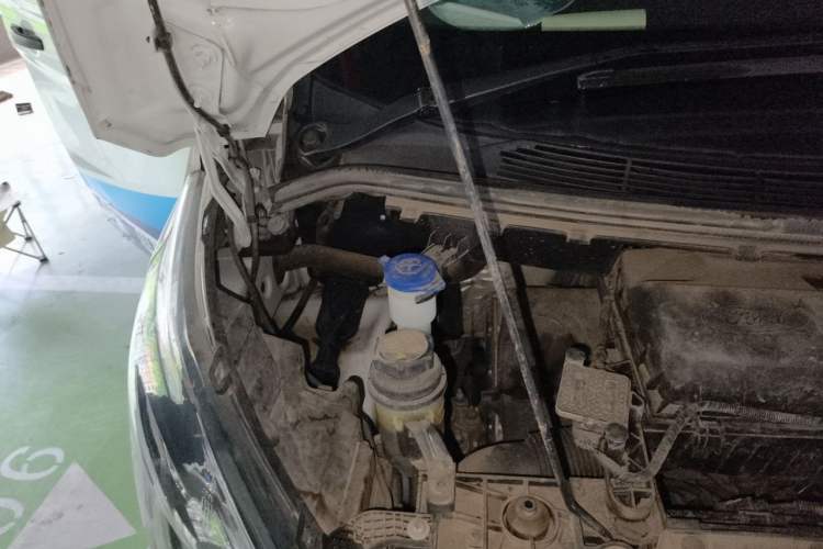 Used Ford Transit 2020 2.0T Diesel Multi-Function Commercial Vehicle Mid-Chassis Low-Roof Design with Dual Rear Doors Meeting China VI Emission Standards Engine Bay Right