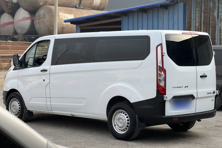 Used Ford Transit 2020 2.0T Diesel Multi-Function Commercial Vehicle Mid-Chassis Low-Roof Design with Dual Rear Doors Meeting China VI Emission Standards Exterior 2