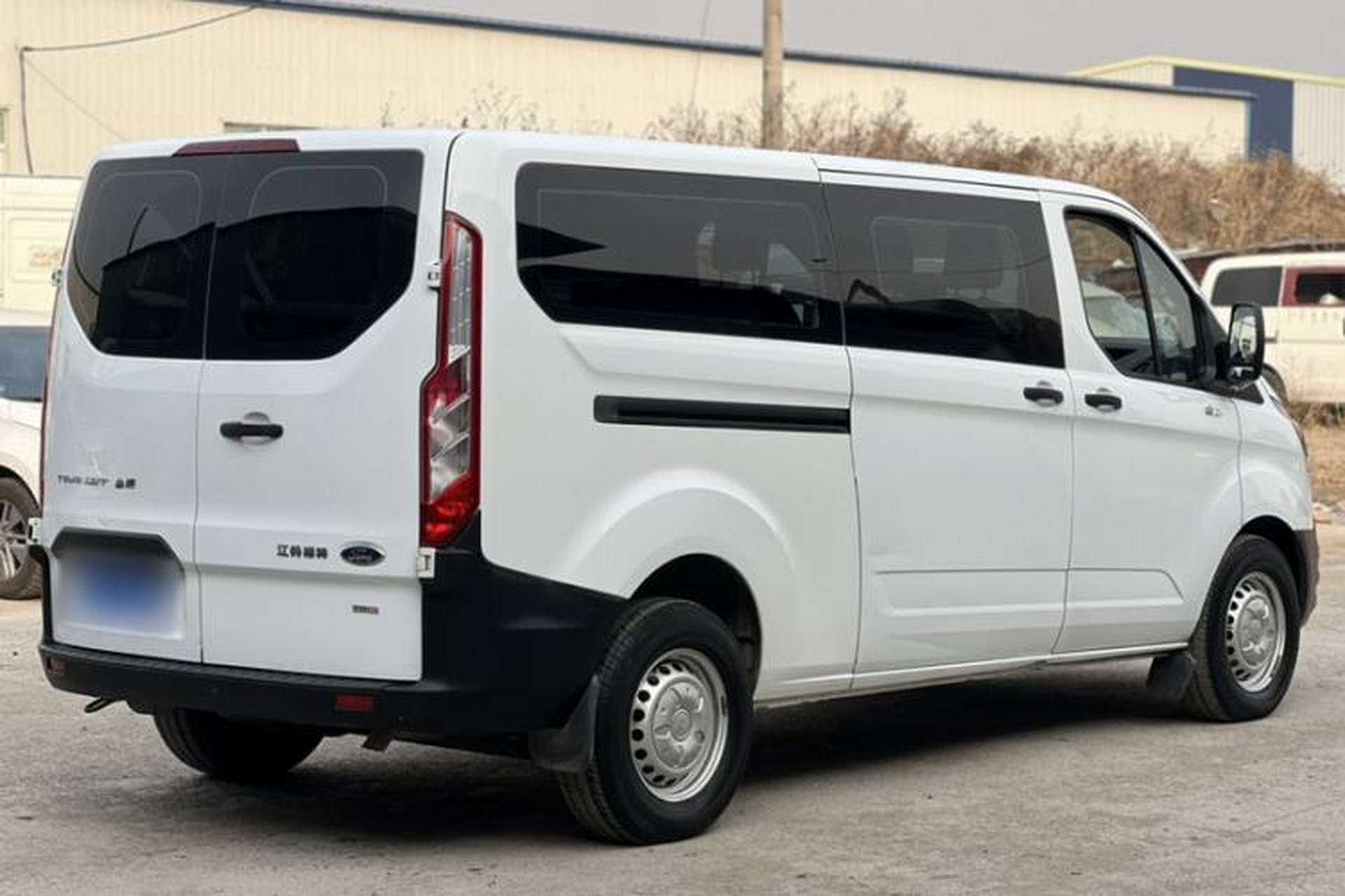 Used Ford Transit 2020 2.0T Diesel Multi-Function Commercial Vehicle Mid-Chassis Low-Roof Design with Dual Rear Doors Meeting China VI Emission Standards Exterior 3