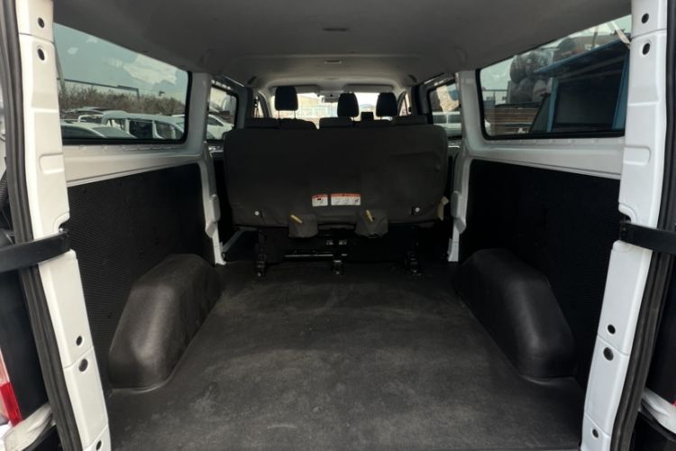 Used Ford Transit 2020 2.0T Diesel Multi-Function Commercial Vehicle Mid-Chassis Low-Roof Design with Dual Rear Doors Meeting China VI Emission Standards Exterior 4