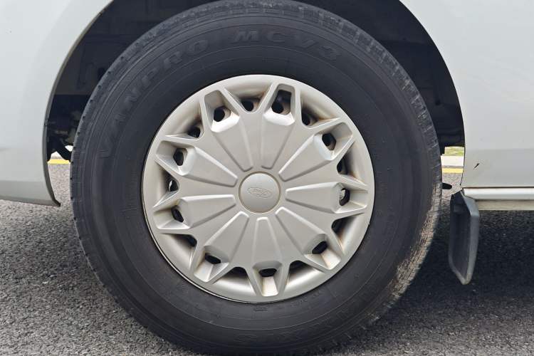Used Ford Transit 2020 2.0T Diesel Multi-Function Commercial Vehicle Mid-Chassis Low-Roof Design with Dual Rear Doors Emission Standard China V Exterior 5