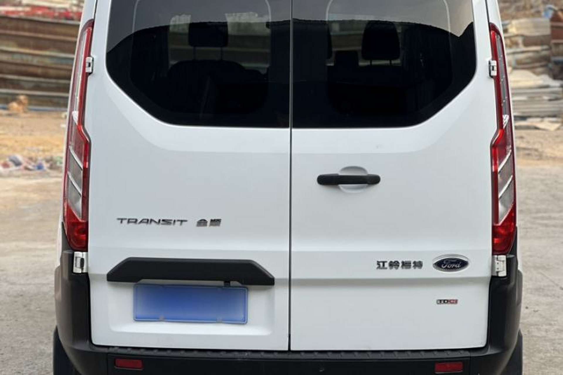 Used Ford Transit 2020 2.0T Diesel Multi-Function Commercial Vehicle Mid-Chassis Low-Roof Design with Dual Rear Doors Meeting China VI Emission Standards Exterior 5