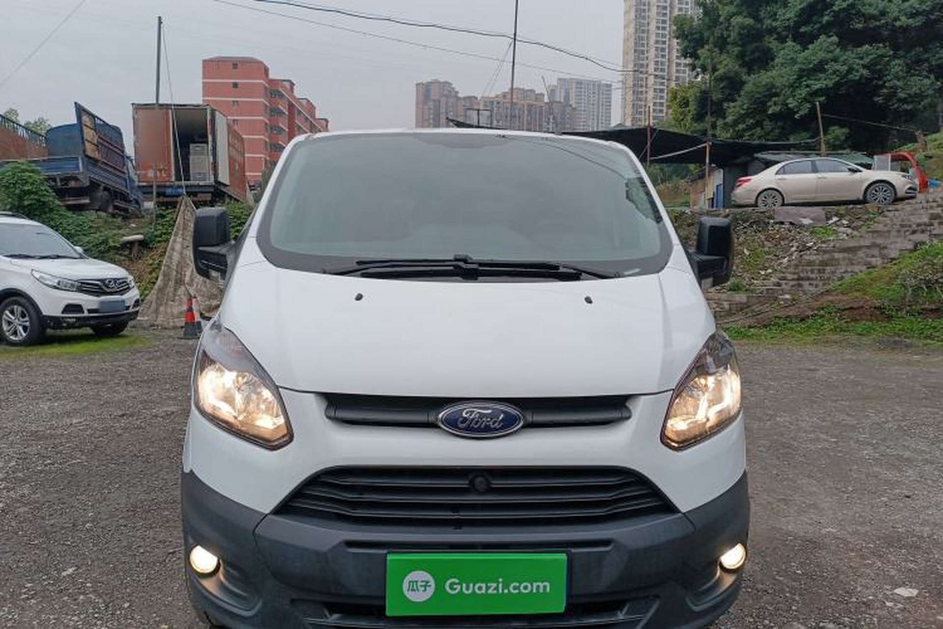 Used Ford Transit 2020 2.0T Diesel Multi-Function Commercial Vehicle Mid-Chassis Low-Roof Design with Dual Rear Doors Meeting China VI Emission Standards Front