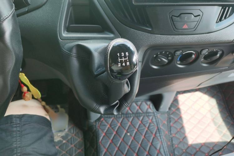 Used Ford Transit 2020 2.0T Gasoline Multi-Purpose Commercial Vehicle Mid-Drive Low-Roof Lift-Up Tailgate China VI Standard Gear Lever