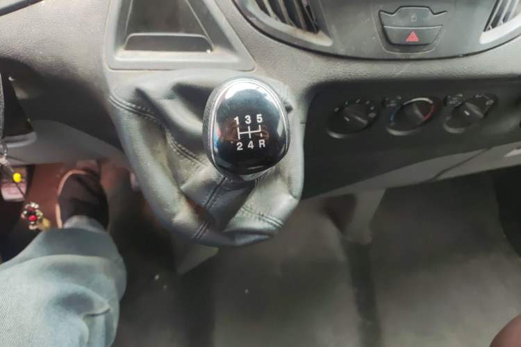 Used Ford Transit 2020 2.0T Diesel Multi-Function Commercial Vehicle Mid-Chassis Low-Roof Design with Dual Rear Doors Emission Standard China V Gear Lever
