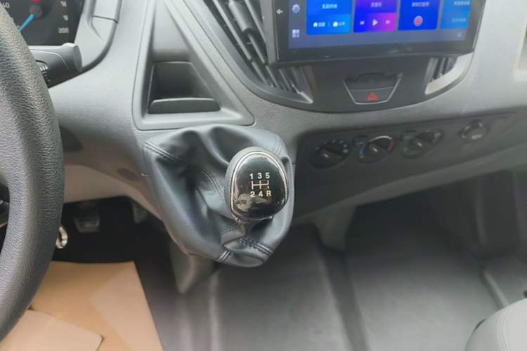 Used Ford Transit 2020 2.0T Diesel Multi-Function Commercial Vehicle Mid-Chassis Low-Roof Design with Dual Rear Doors Meeting China VI Emission Standards Gear Lever