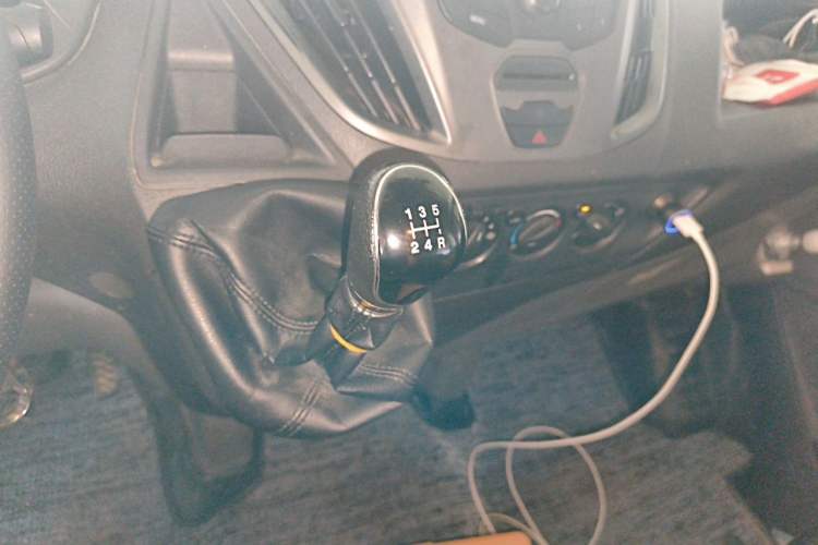 Used Ford Transit 2020 2.0T Diesel Multi-Function Commercial Vehicle Mid-Chassis Low-Roof Design with Dual Rear Doors Emission Standard China V Gear Lever