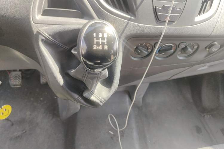 Used Ford Transit 2020 2.0T Diesel Multi-Function Commercial Vehicle Mid-Chassis Low-Roof Design with Dual Rear Doors Emission Standard China V Gear Lever