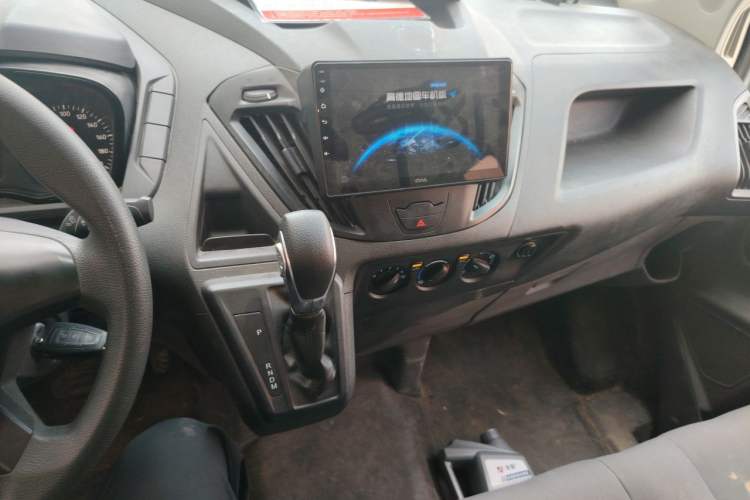 Used Ford Transit 2020 2.0T Gasoline Automatic Multi-Function Commercial Vehicle Mid-Drive Low-Roof Design with Dual Rear Doors Emission Standard China V Gear Lever