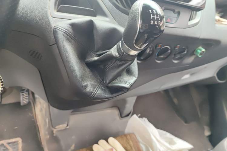 Used Ford Transit 2020 2.0T Diesel Multi-Function Commercial Vehicle Mid-Chassis Low-Roof Design with Dual Rear Doors Emission Standard China V Gear Lever