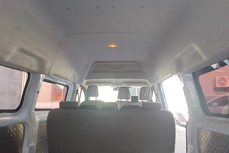 Used Ford Transit 2020 2.0T Diesel Multi-Function Commercial Vehicle Mid-Chassis Low-Roof Design with Dual Rear Doors Emission Standard China V Headliner