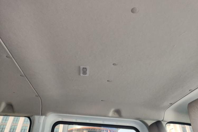 Used Ford Transit 2020 2.0T Gasoline Multi-Function Commercial Vehicle Mid-Drive Low-Roof Design with Dual Rear Doors Meeting China VI Emission Standards Headliner
