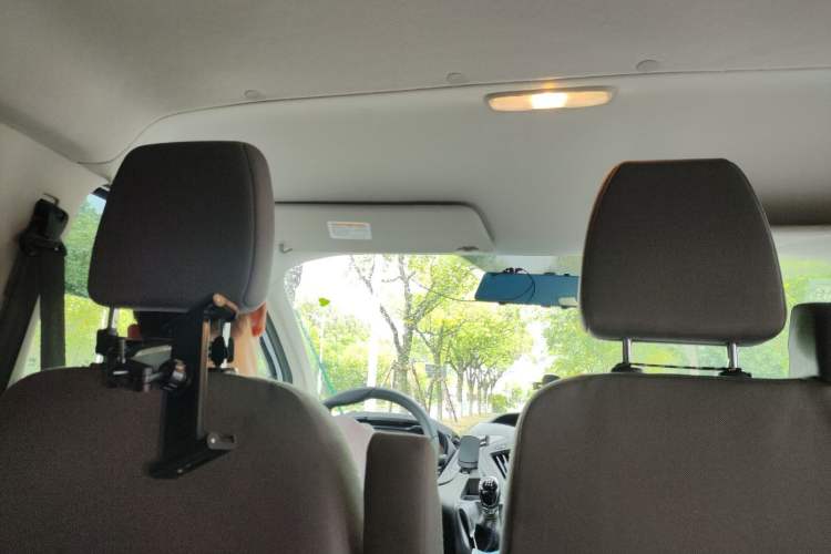 Used Ford Transit 2020 2.0T Diesel Multi-Function Commercial Vehicle Mid-Chassis Low-Roof Design with Dual Rear Doors Meeting China VI Emission Standards Headliner