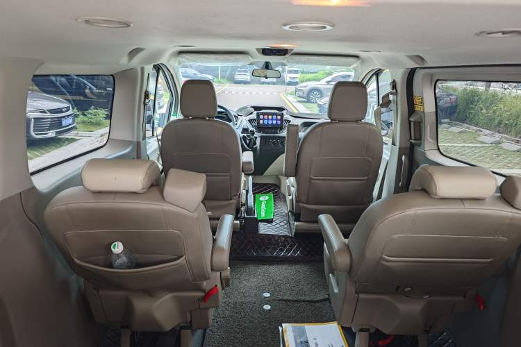 Used Ford Transit 2020 2.0T Diesel Multi-Function Commercial Vehicle Mid-Chassis Low-Roof Design with Dual Rear Doors Emission Standard China V Interior 10