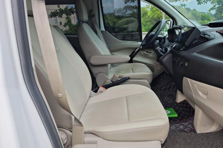 Used Ford Transit 2020 2.0T Diesel Multi-Function Commercial Vehicle Mid-Chassis Low-Roof Design with Dual Rear Doors Emission Standard China V Interior 13