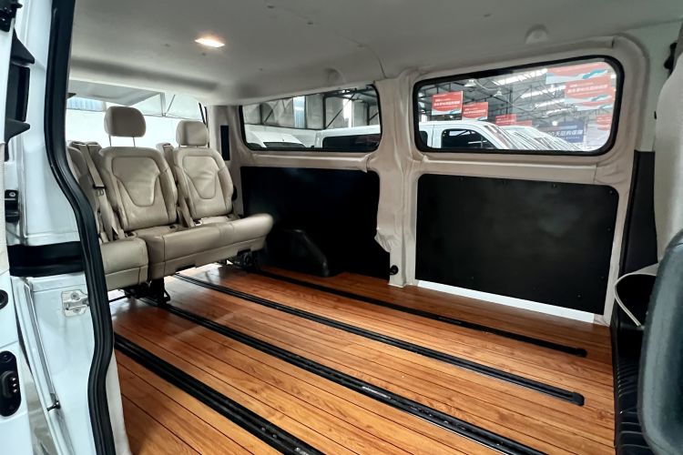 Used Ford Transit 2020 2.0T Gasoline Multi-Purpose Commercial Vehicle Mid-Drive Low-Roof Lift-Up Tailgate China VI Standard Interior 2