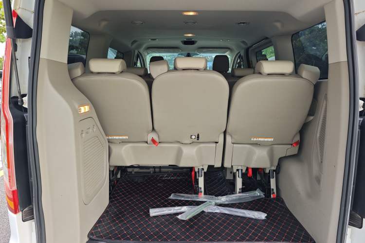 Used Ford Transit 2020 2.0T Diesel Multi-Function Commercial Vehicle Mid-Chassis Low-Roof Design with Dual Rear Doors Emission Standard China V Interior 9