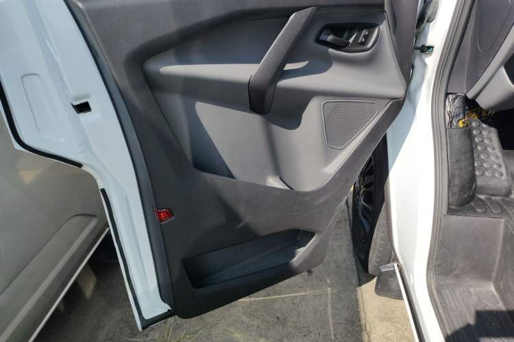 Used Ford Transit 2020 2.0T Diesel Multi-Function Commercial Vehicle Mid-Chassis Low-Roof Design with Dual Rear Doors Meeting China VI Emission Standards Left Front Door Interior