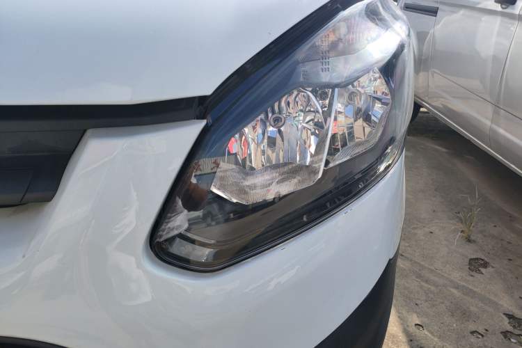Used Ford Transit 2020 2.0T Diesel Multi-Function Commercial Vehicle Mid-Chassis Low-Roof Design with Dual Rear Doors Meeting China VI Emission Standards Left Front Headlight