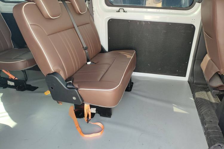 Used Ford Transit 2020 2.0T Diesel Multi-Function Commercial Vehicle Mid-Chassis Low-Roof Design with Dual Rear Doors Meeting China VI Emission Standards Left Rear Seat